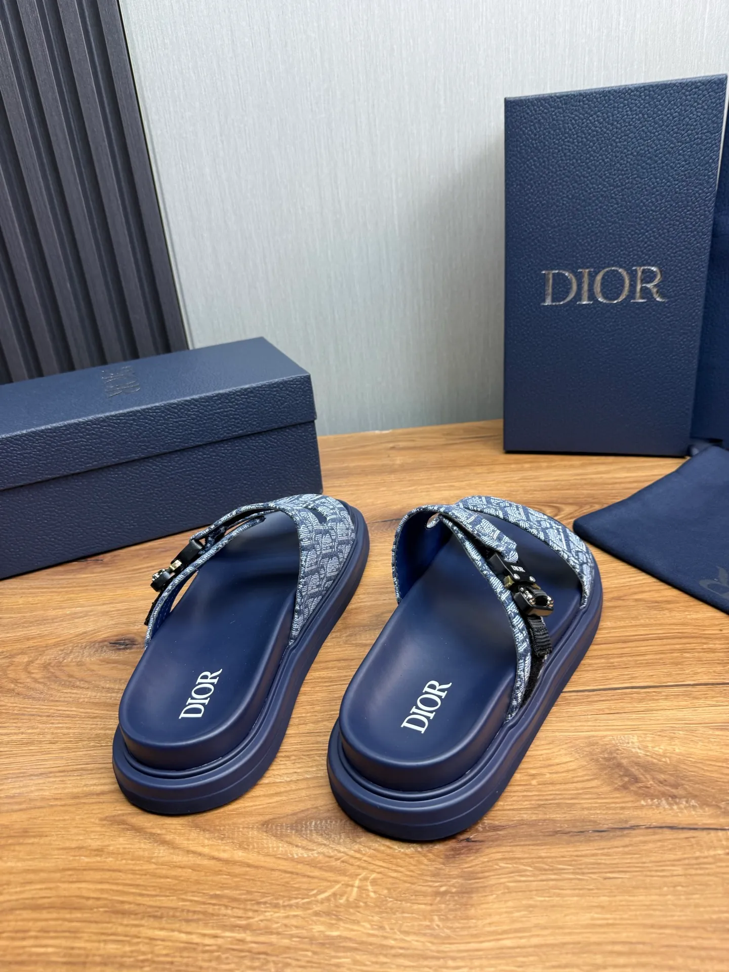 Men's shoes 300💰 Dior. Men's slippers🩴 Official website 1:1 production 38-45 size 45 46 🉑️Customized original material shipped✅